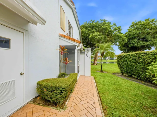 Unit Entryway