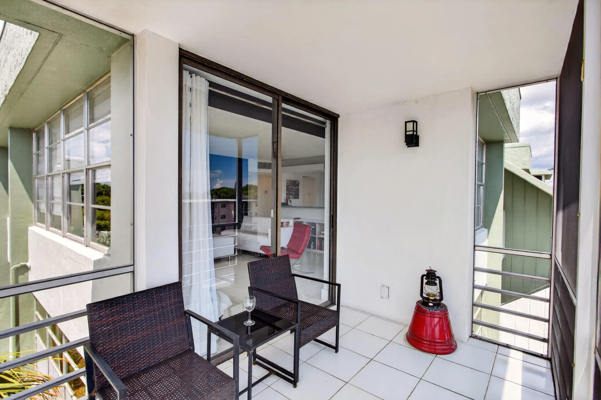 32-web-or-mls-Patio 2