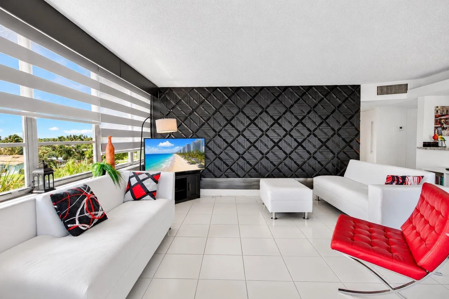 14-web-or-mls-Living Room 4_1