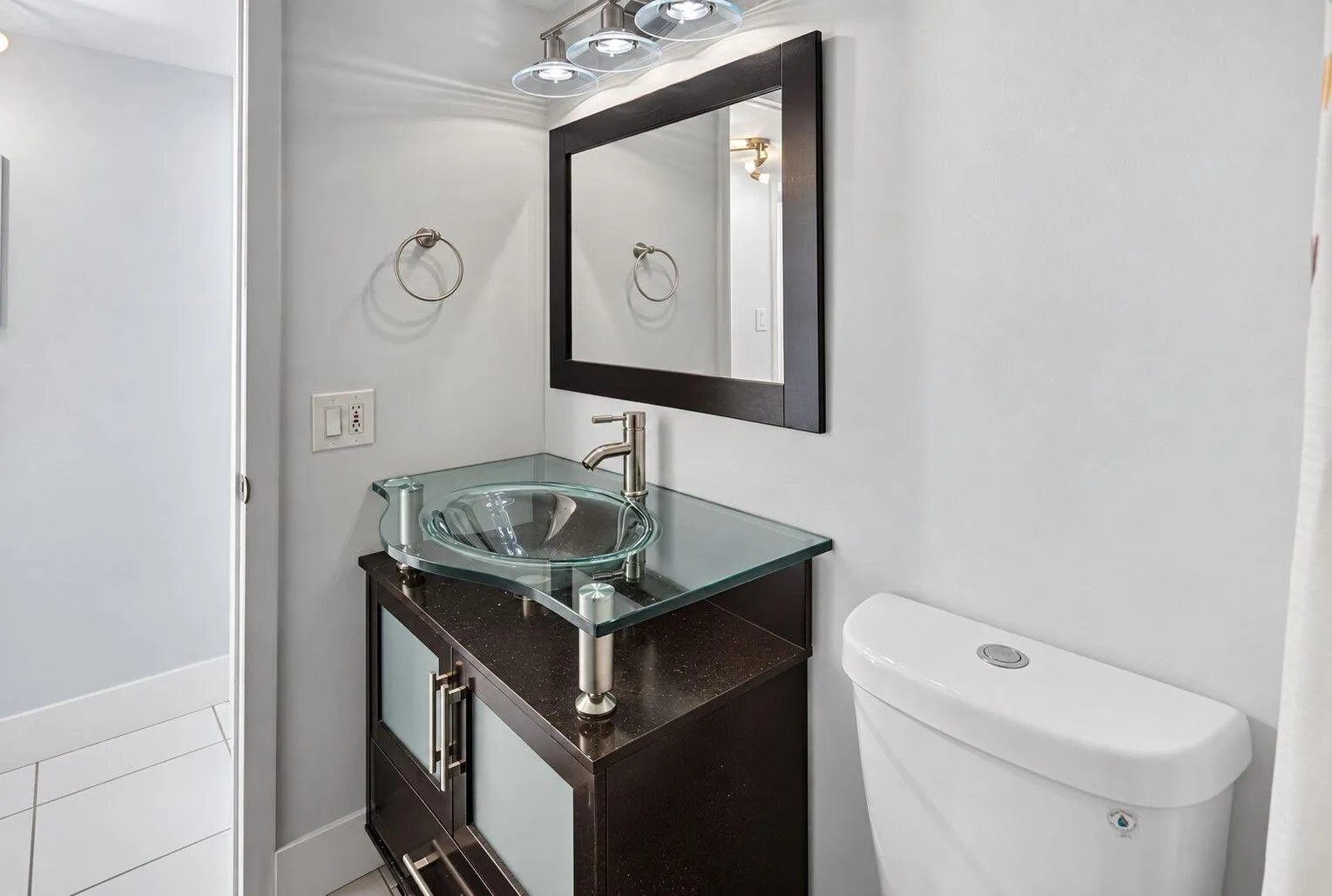 29-web-or-mls-Guest Bathroom 2