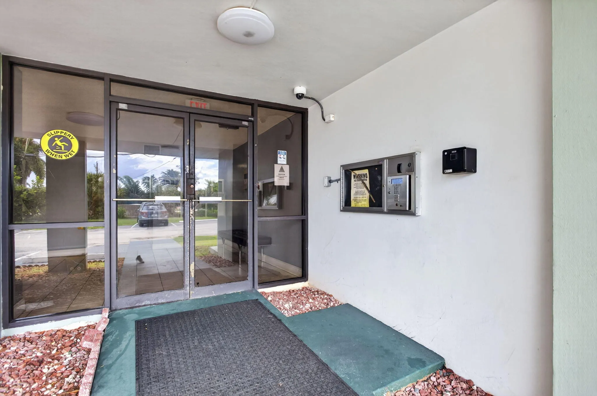 40-web-or-mls-Front Entrance_1