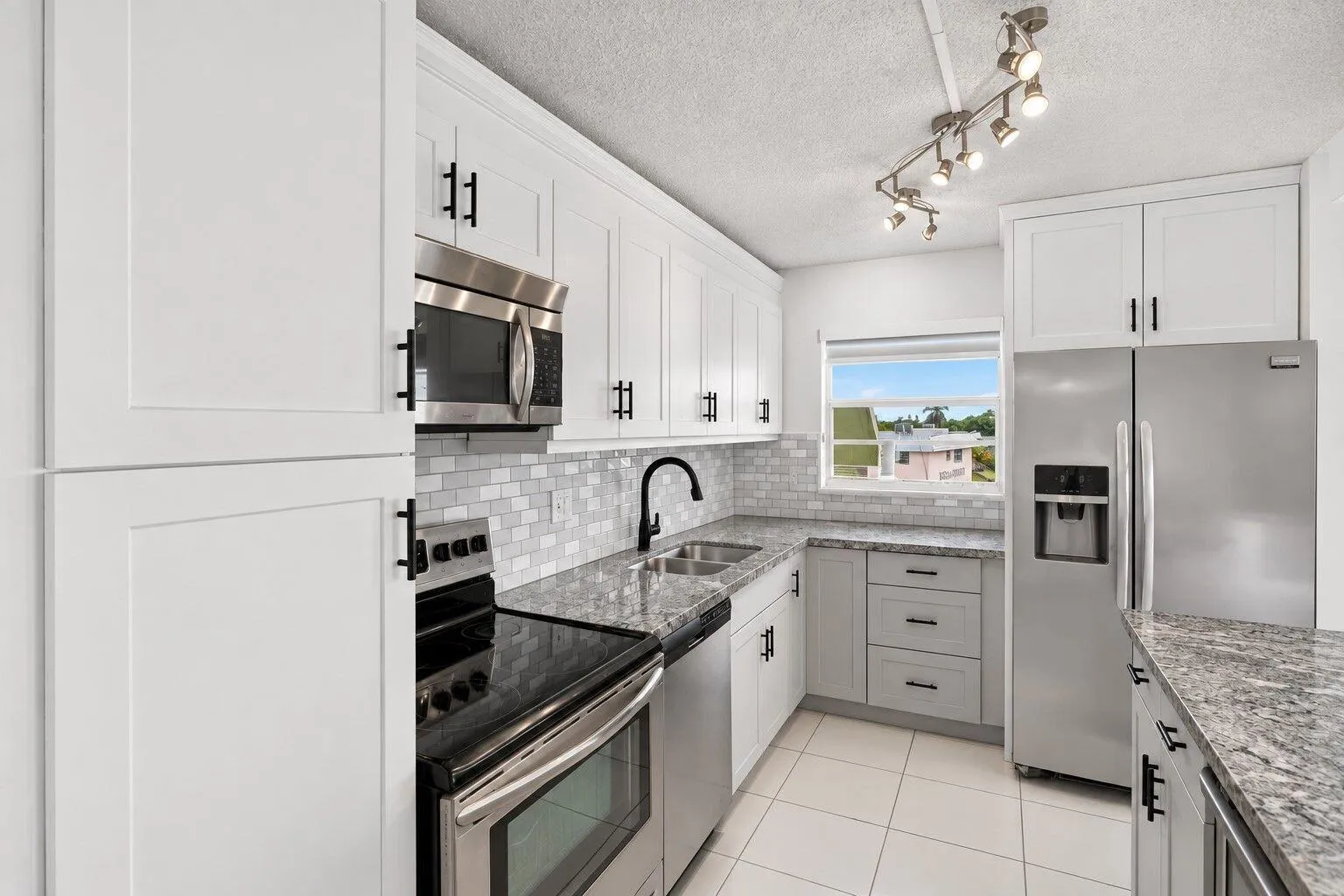 3-web-or-mls-Kitchen 2 (2)