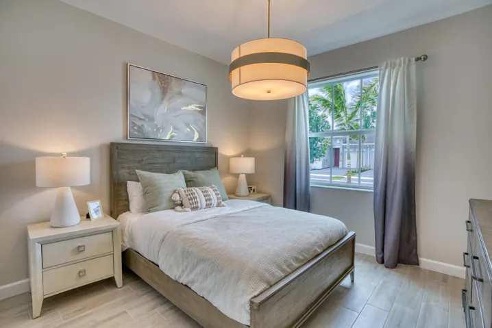 PBH_DelrayTrails_Larkspur_Pic_Bed2_F1
