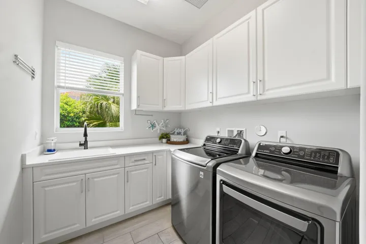Landryroom-413-jacqueline-manor-sw