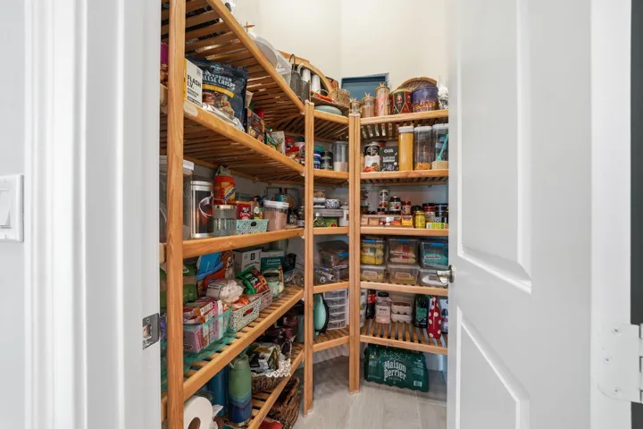 Pantry-mls-413-jacqueline-manor-sw