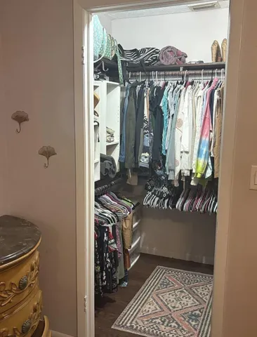 Walk in closet
