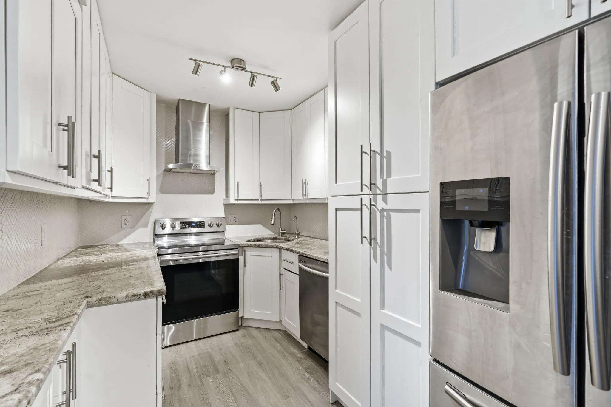 19-web-or-mls-1104_Green_Pine_Boulevard_