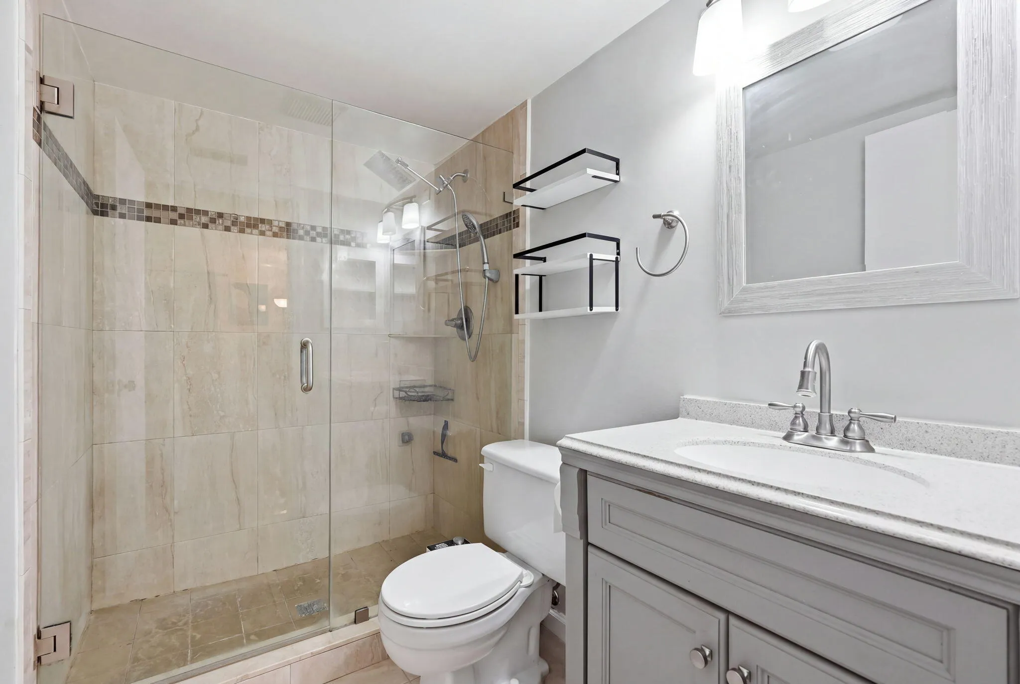 6-web-or-mls-1104_Green_Pine_Boulevard_U