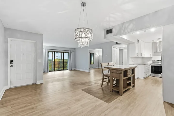 16-web-or-mls-1104_Green_Pine_Boulevard_