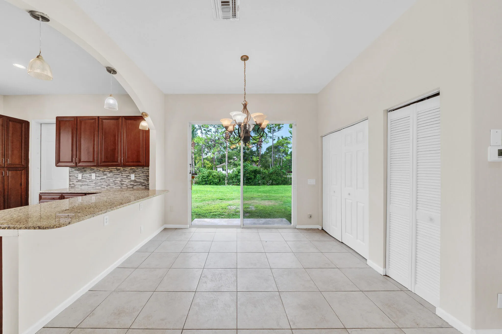 5 Dining Area (1)