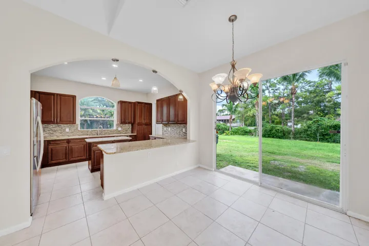 5 Dining Area (2)