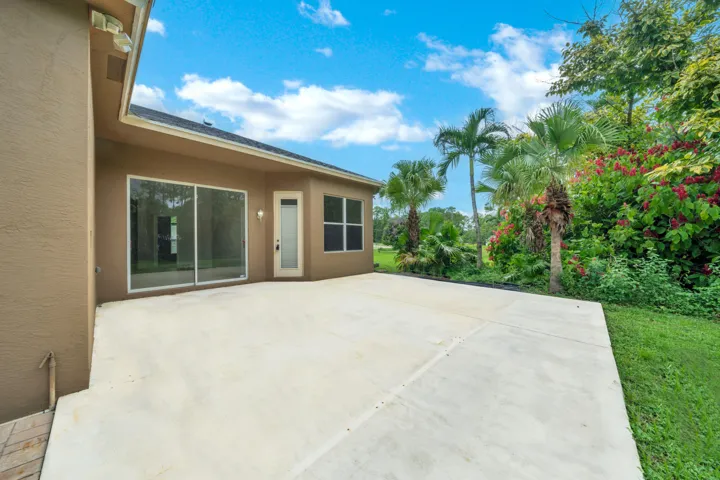 14 Backyard (4)