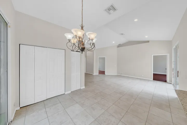 7 Dining Area (2)