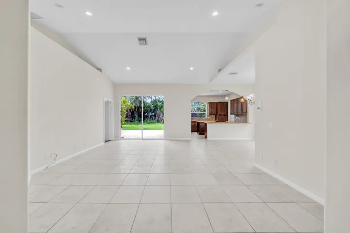 3 Entrance (2)