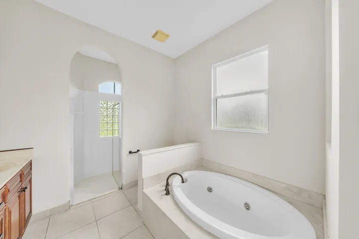 11 Primary Bathroom (1)