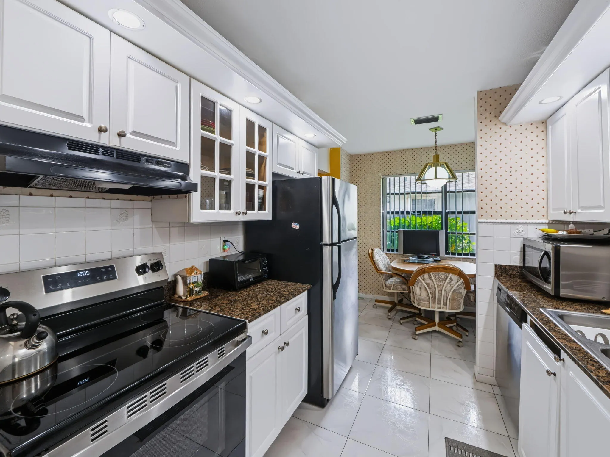 5-web-or-mls-4948-regina-ct-010