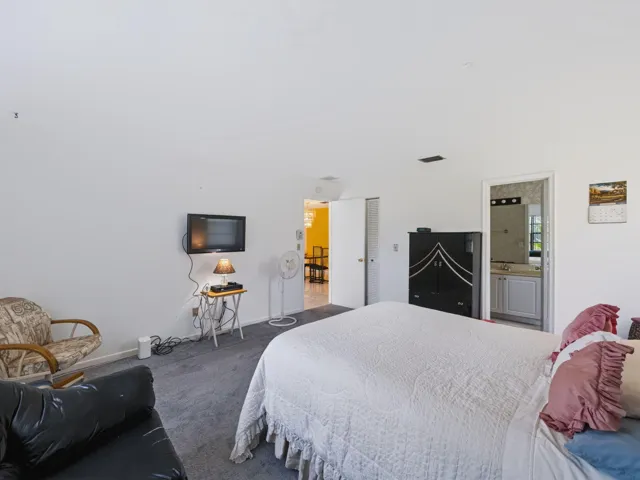 12-web-or-mls-4948-regina-ct-014