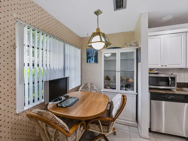 4-web-or-mls-4948-regina-ct-012