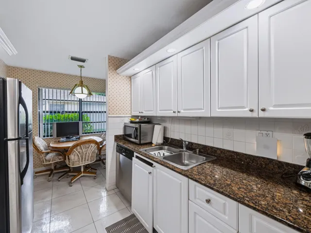 6-web-or-mls-4948-regina-ct-011