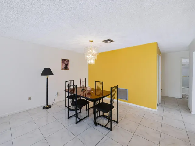 8-web-or-mls-4948-regina-ct-008