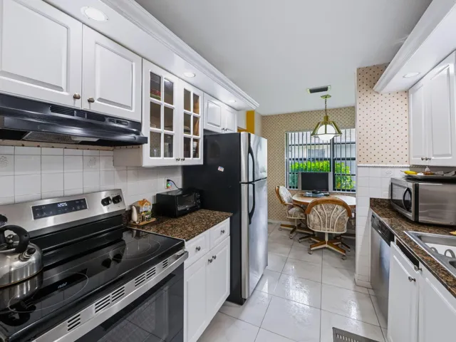 5-web-or-mls-4948-regina-ct-010
