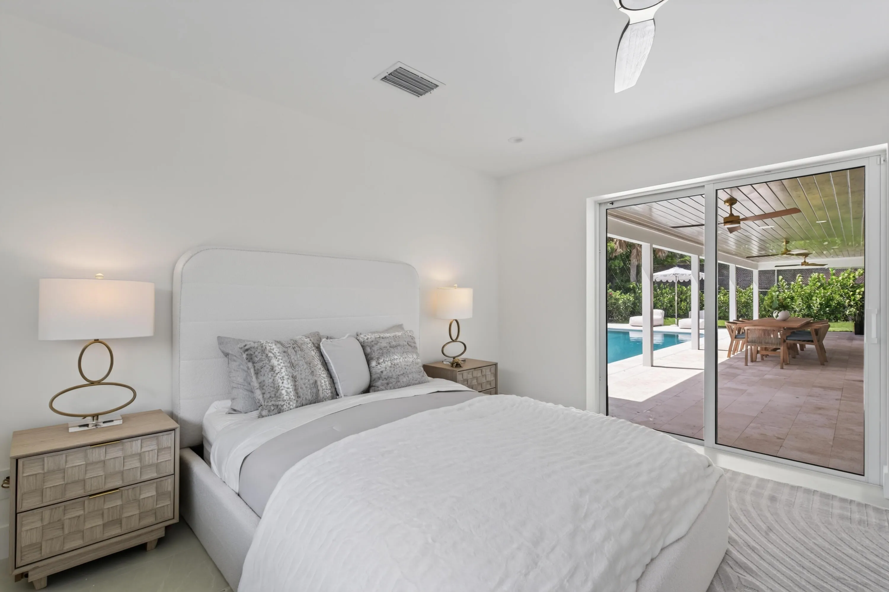 Bedroom en-suit with sliding glass door to pool