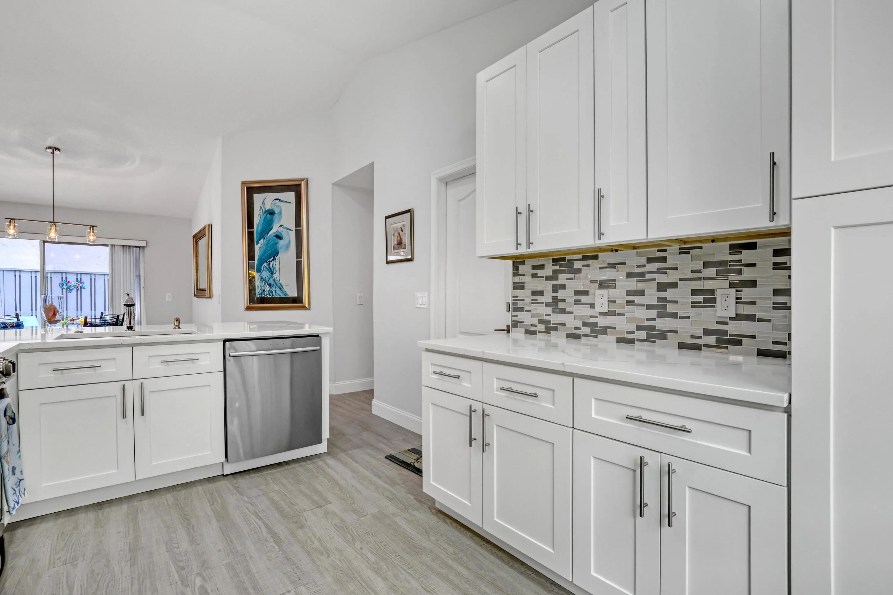 Beautiful Quartz Breakfast Counter