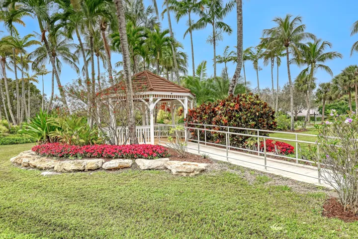 Avenue of the Masters is a wonderful PGA National Park conveniently located a short walk from house.