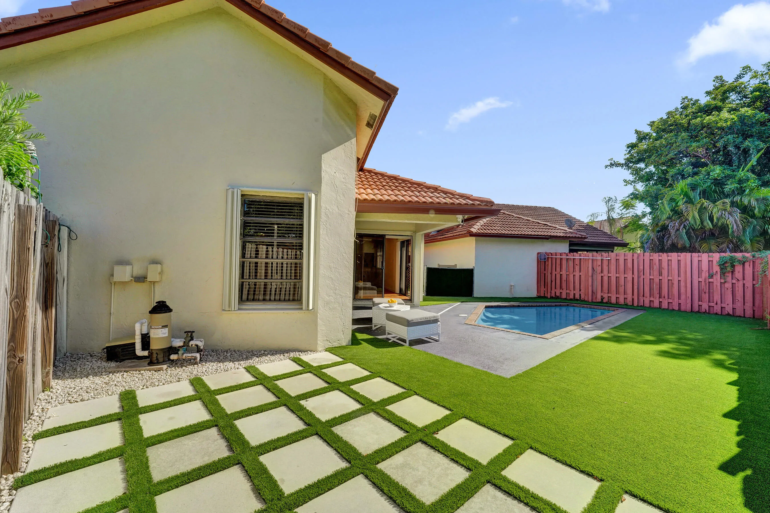 Beautifully Designed, Low-Maintenance Yard