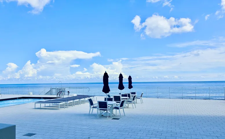 SEASIDE POOL