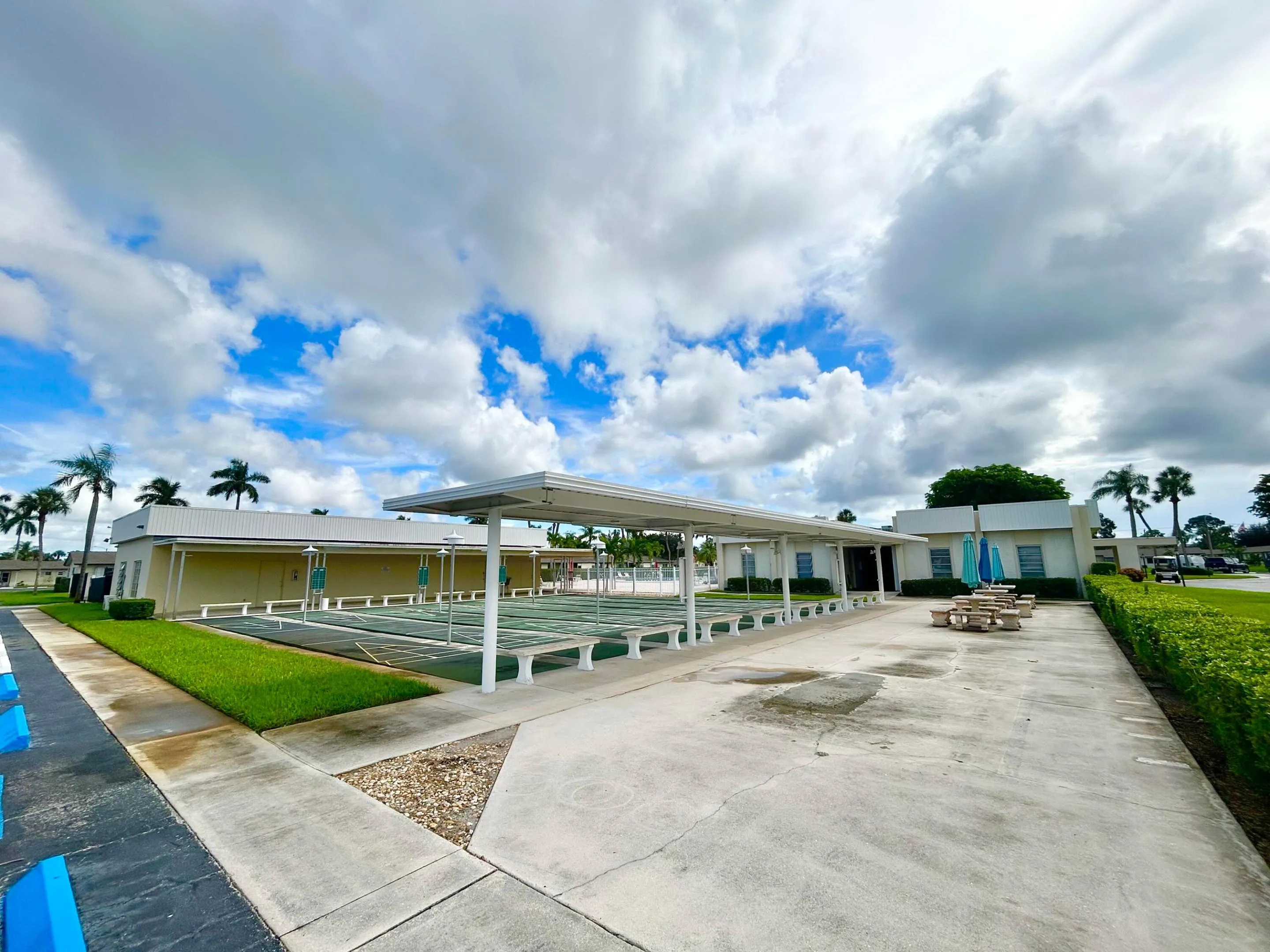 SHUFFLEBOARD/PICNIC AREA