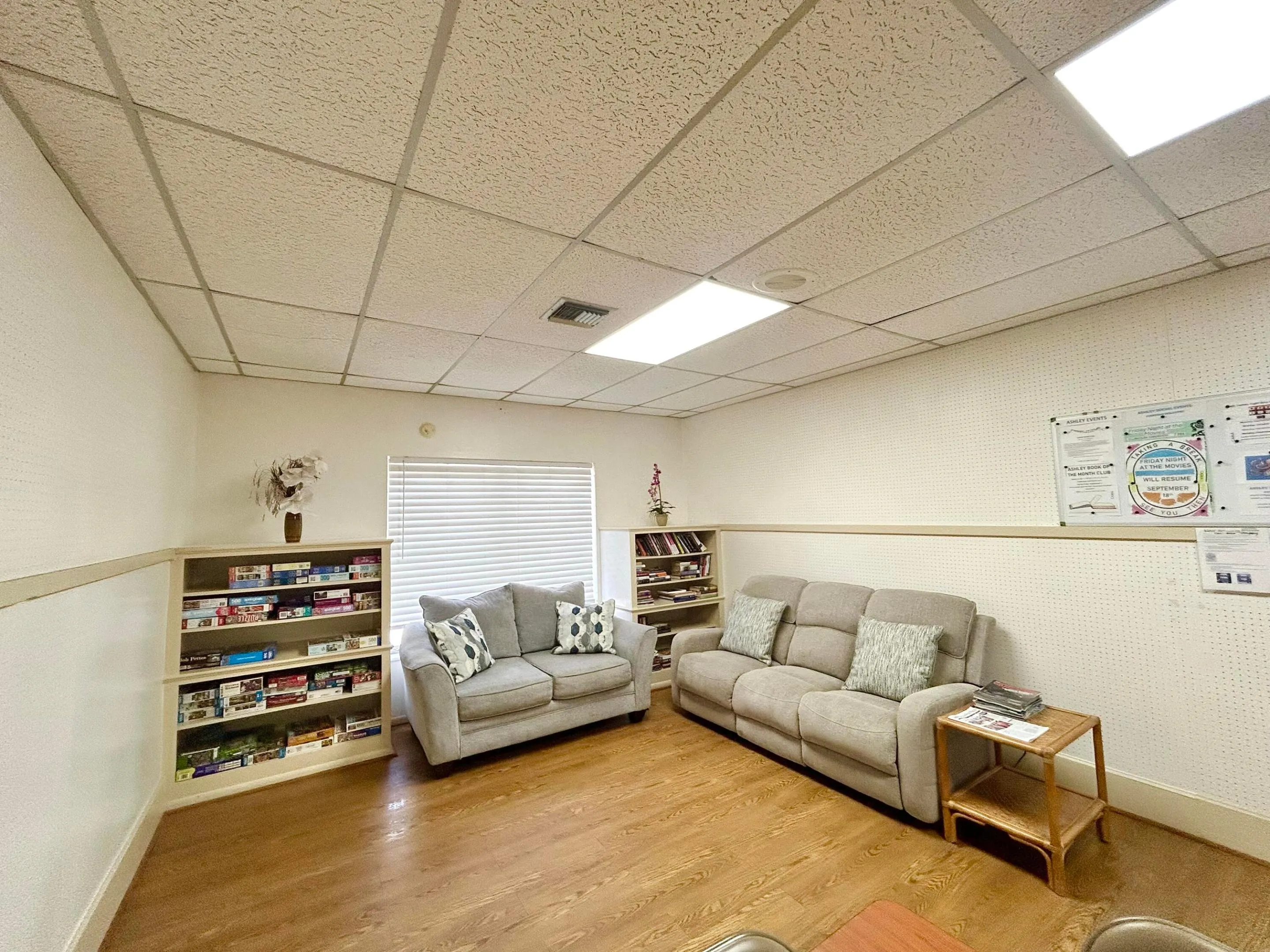 LIBRARY/PUZZLE ROOM