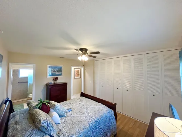 FULL WALL CLOSET