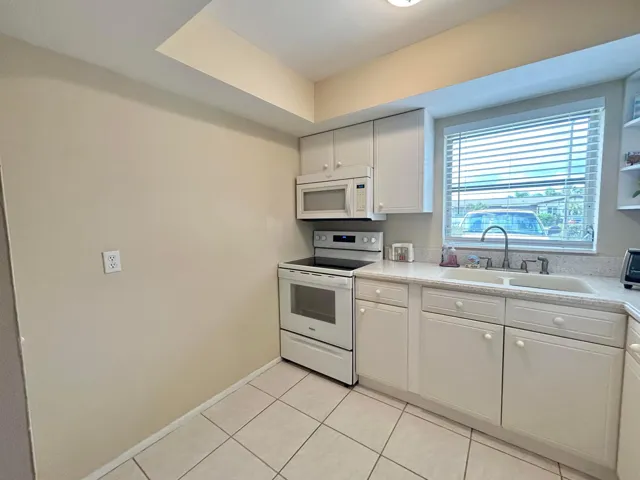 EAT IN KITCHEN