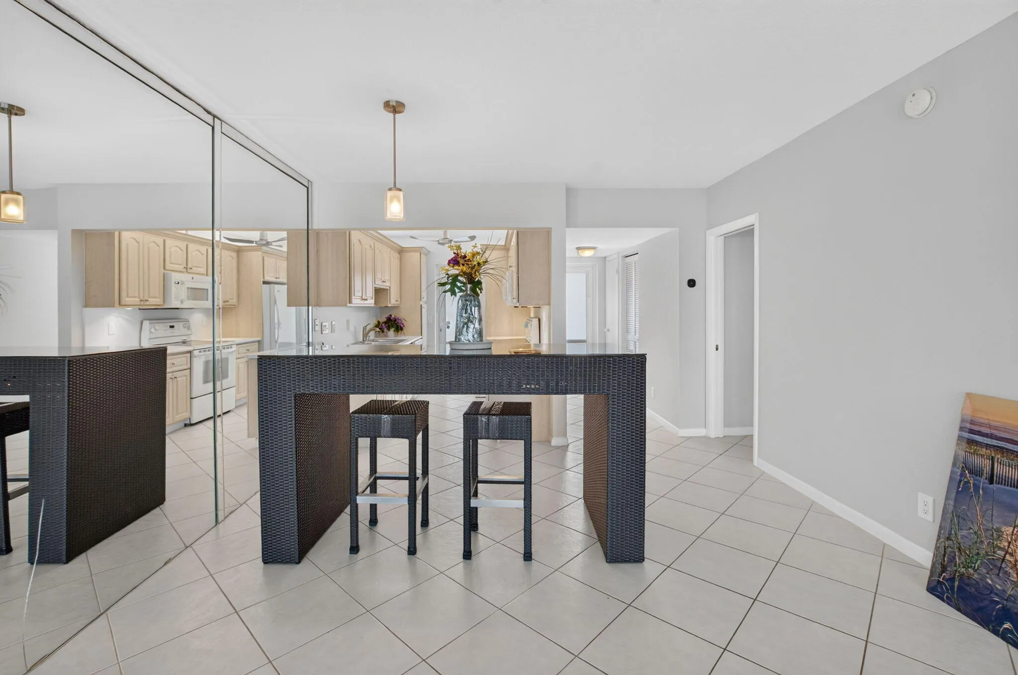 Breakfast/dining area