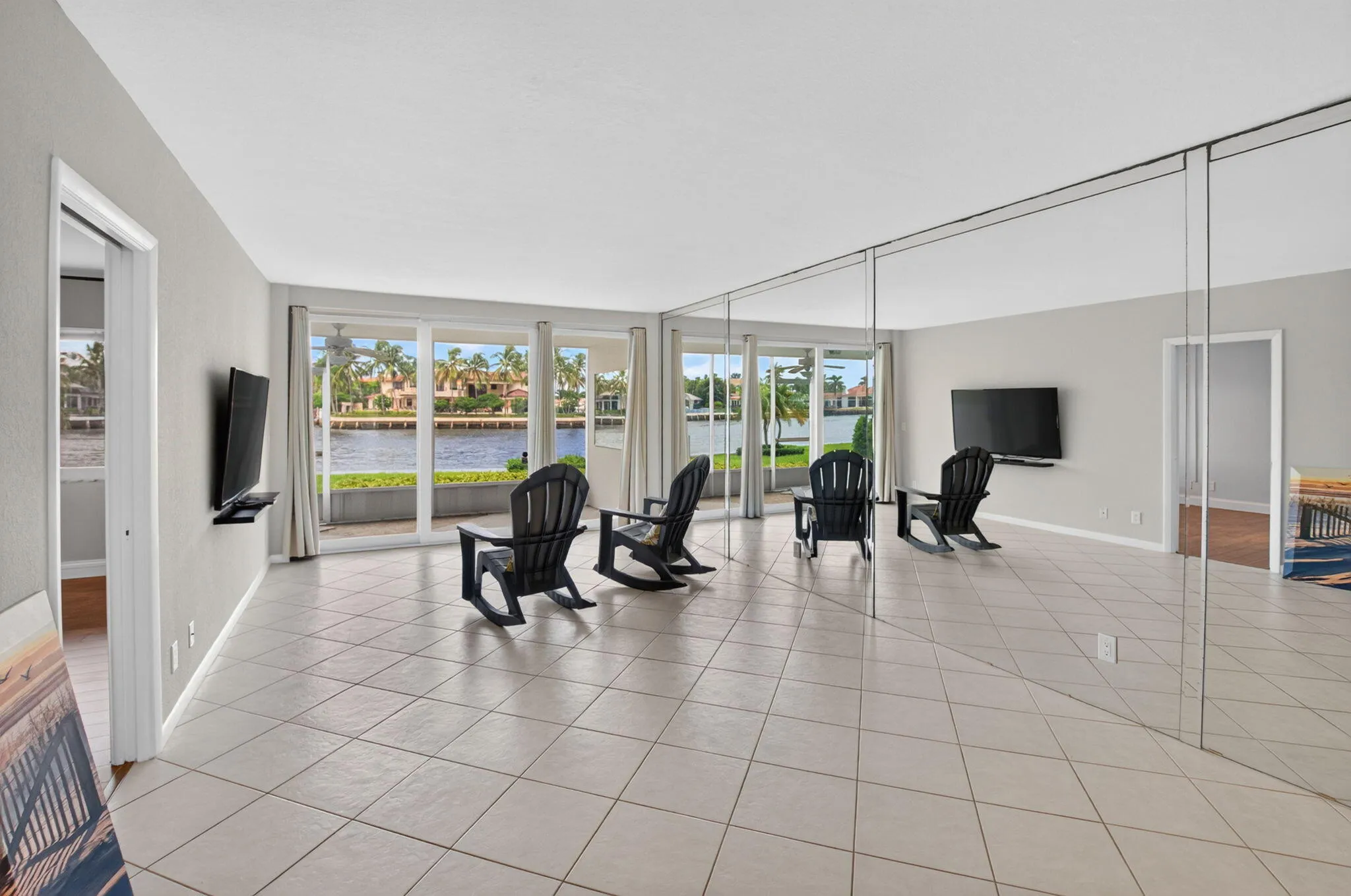 Spacious and bright Living area