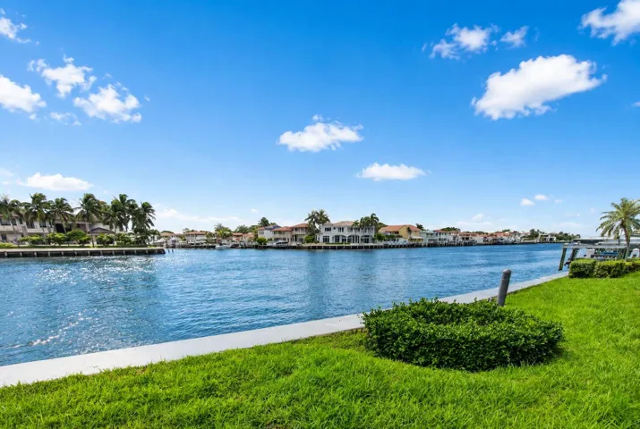 Walk steps to the ICW