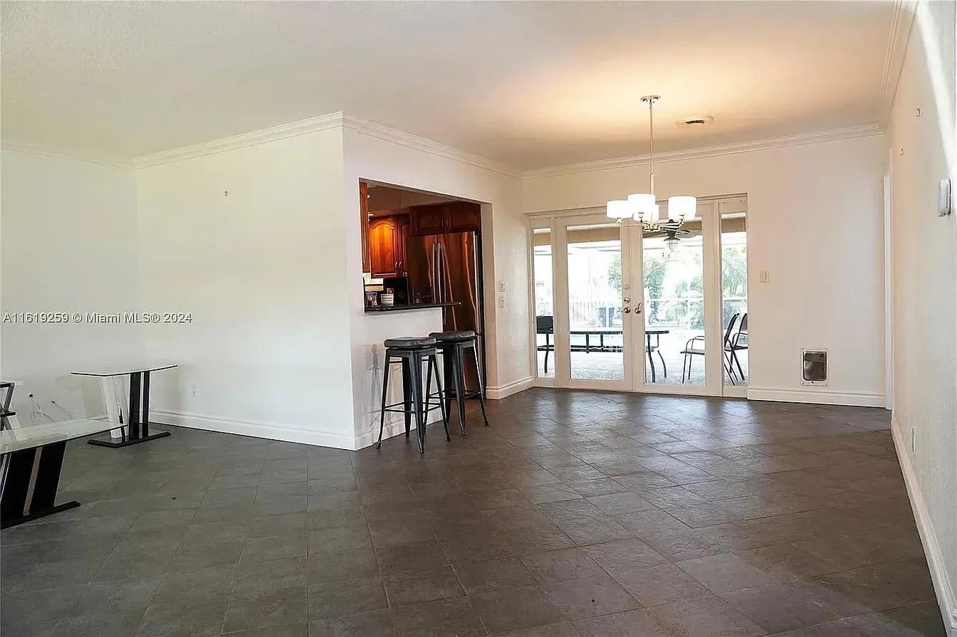 4205 McKinley 18