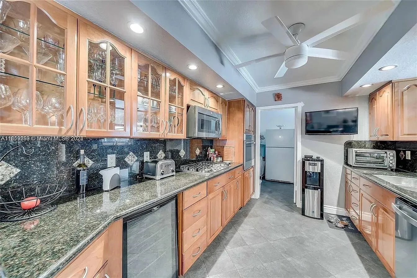 4205 McKinley 11