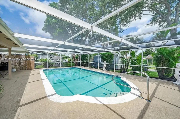 4205 McKinley 25