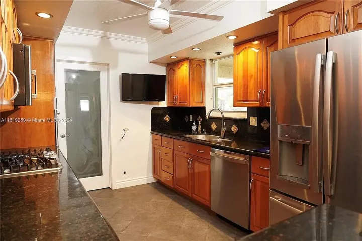4205 McKinley 14