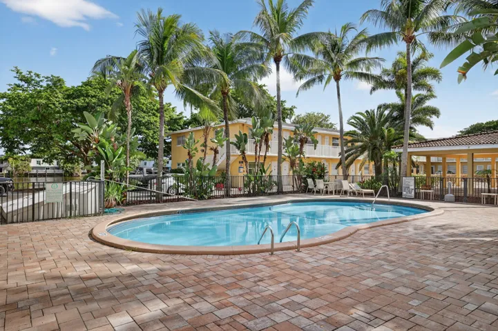 Condo amanity, pool, quiet community