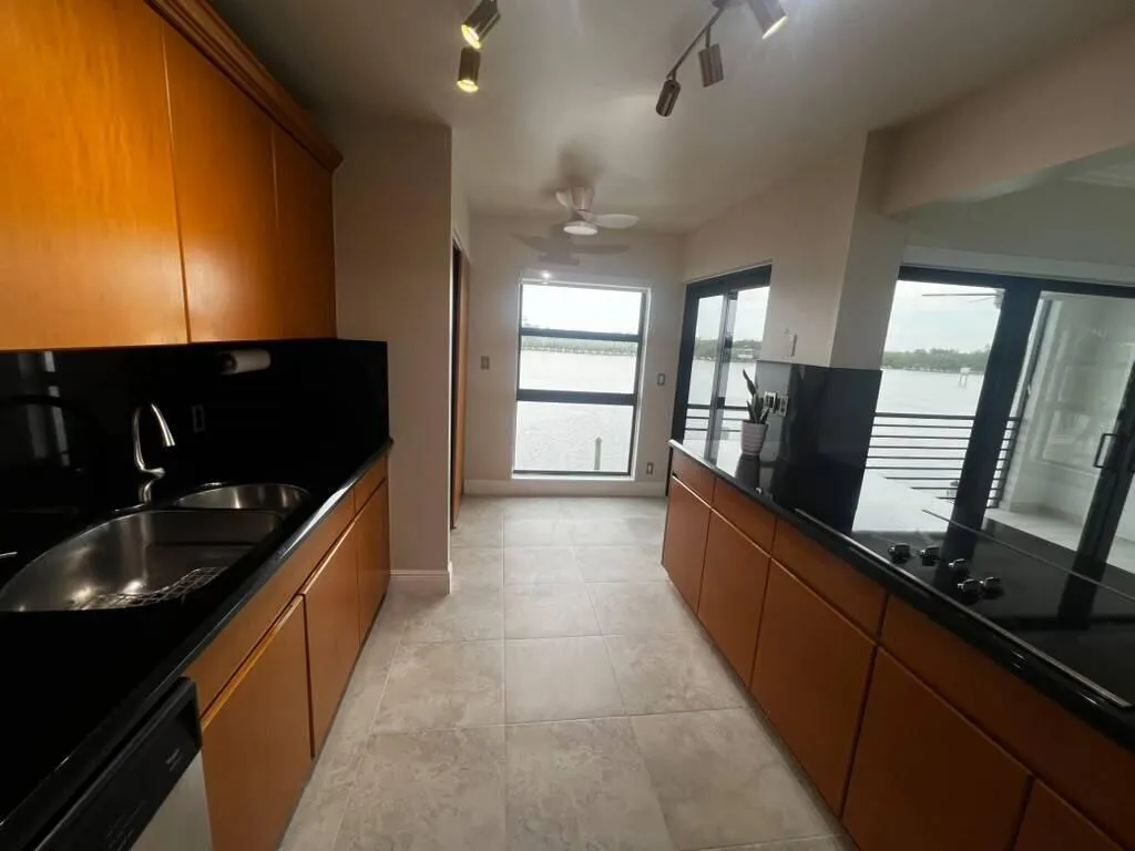 Kitchen (2)