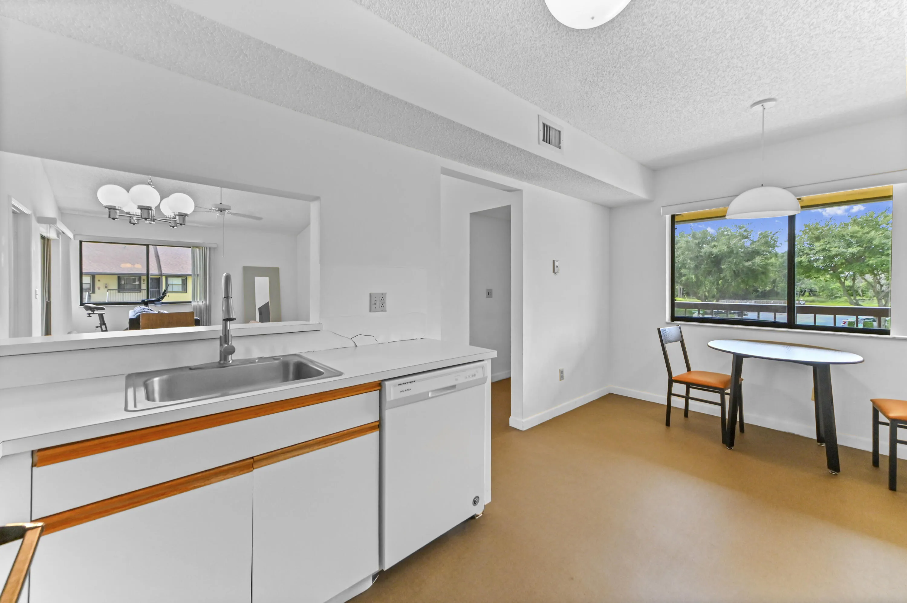 13 Kitchen 03