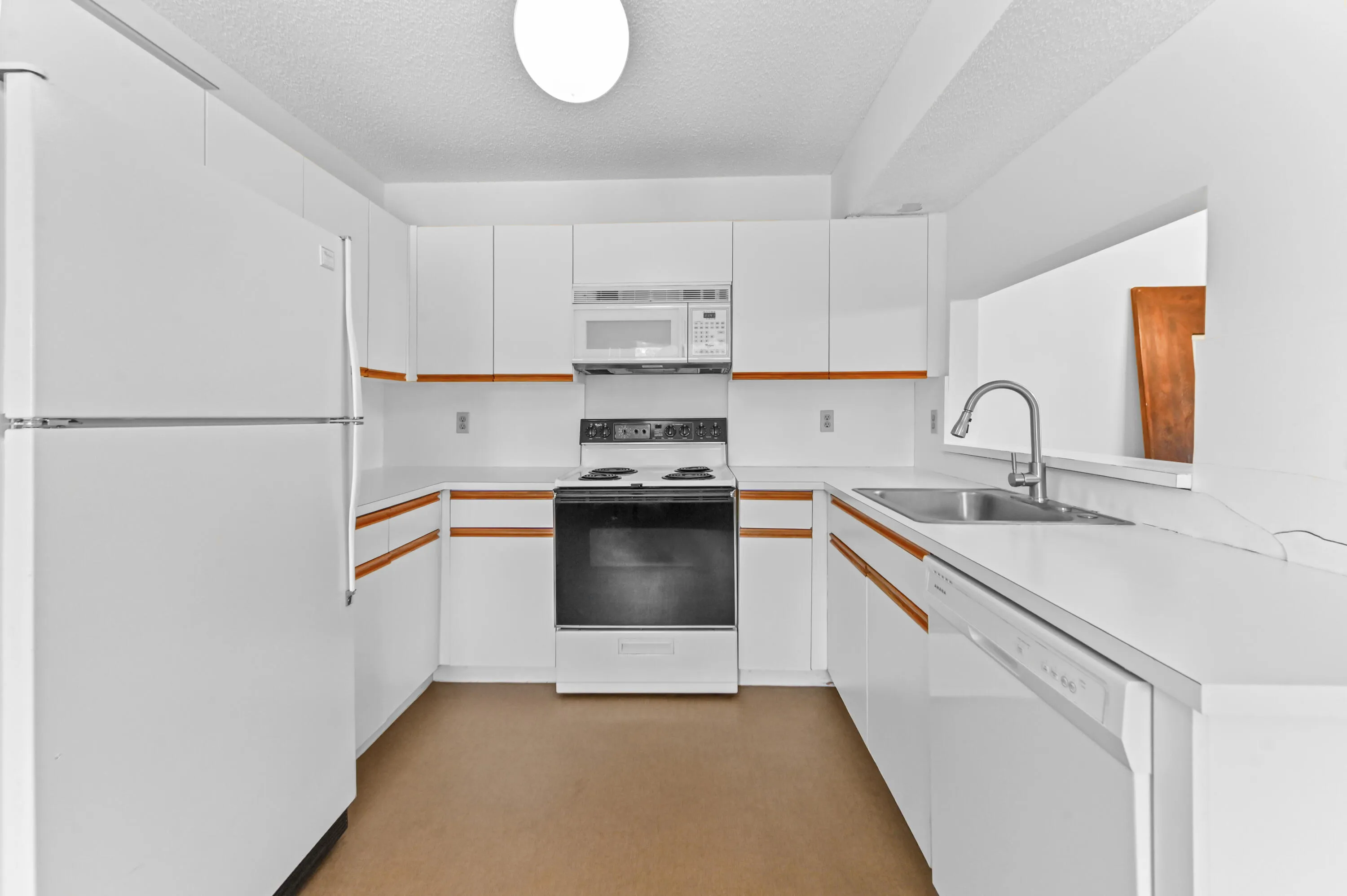 12 Kitchen 02