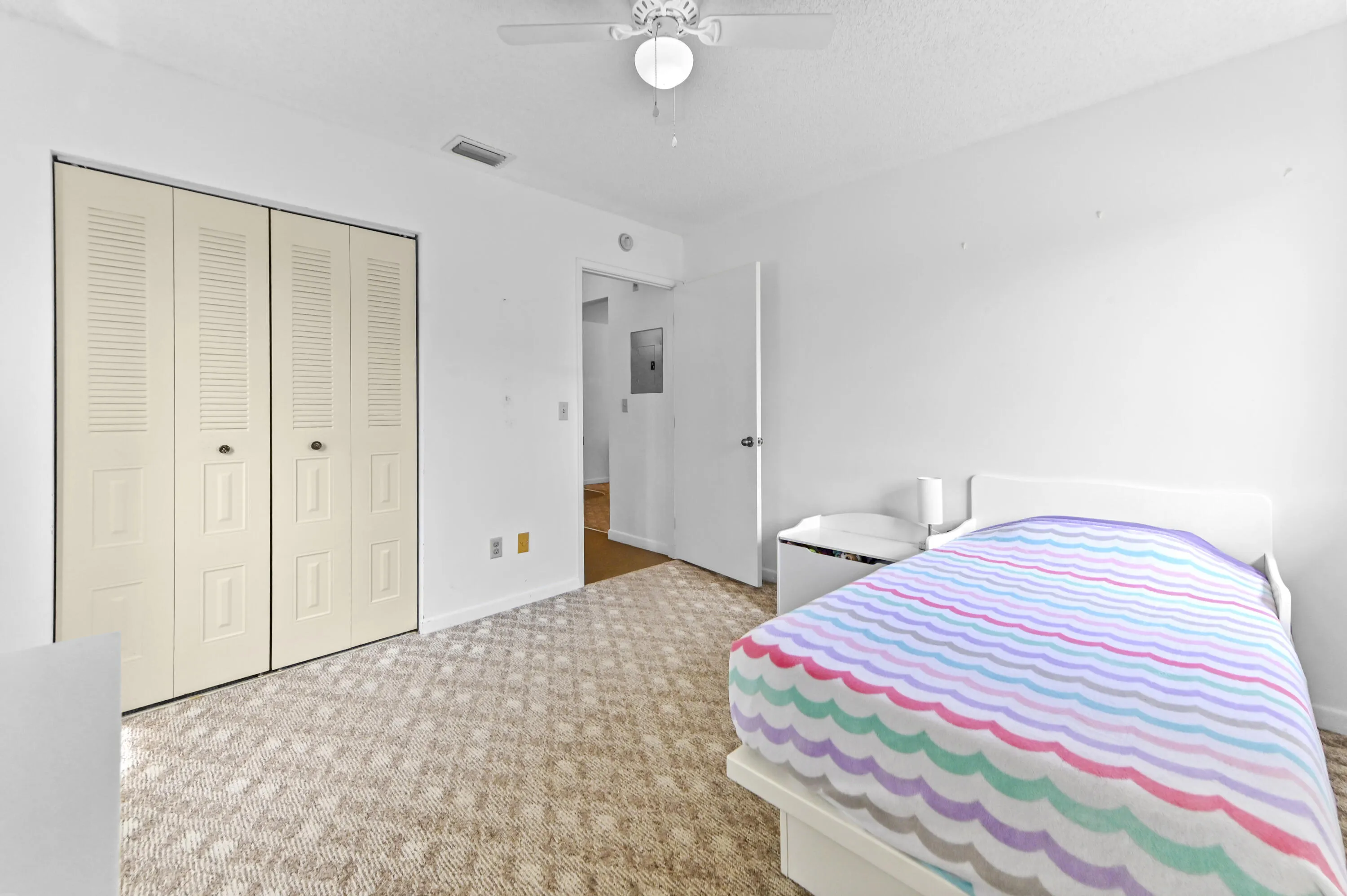 17 Bedroom 02