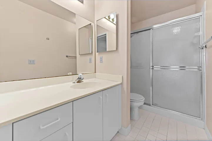 23 Bathroom 01