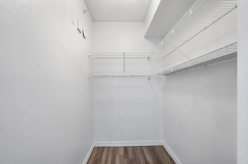 Closet in 2nd bedroom