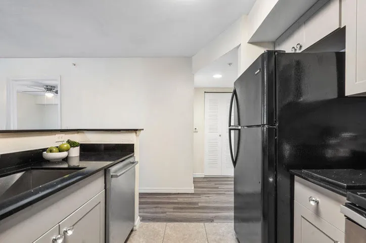 7103- kitchen3