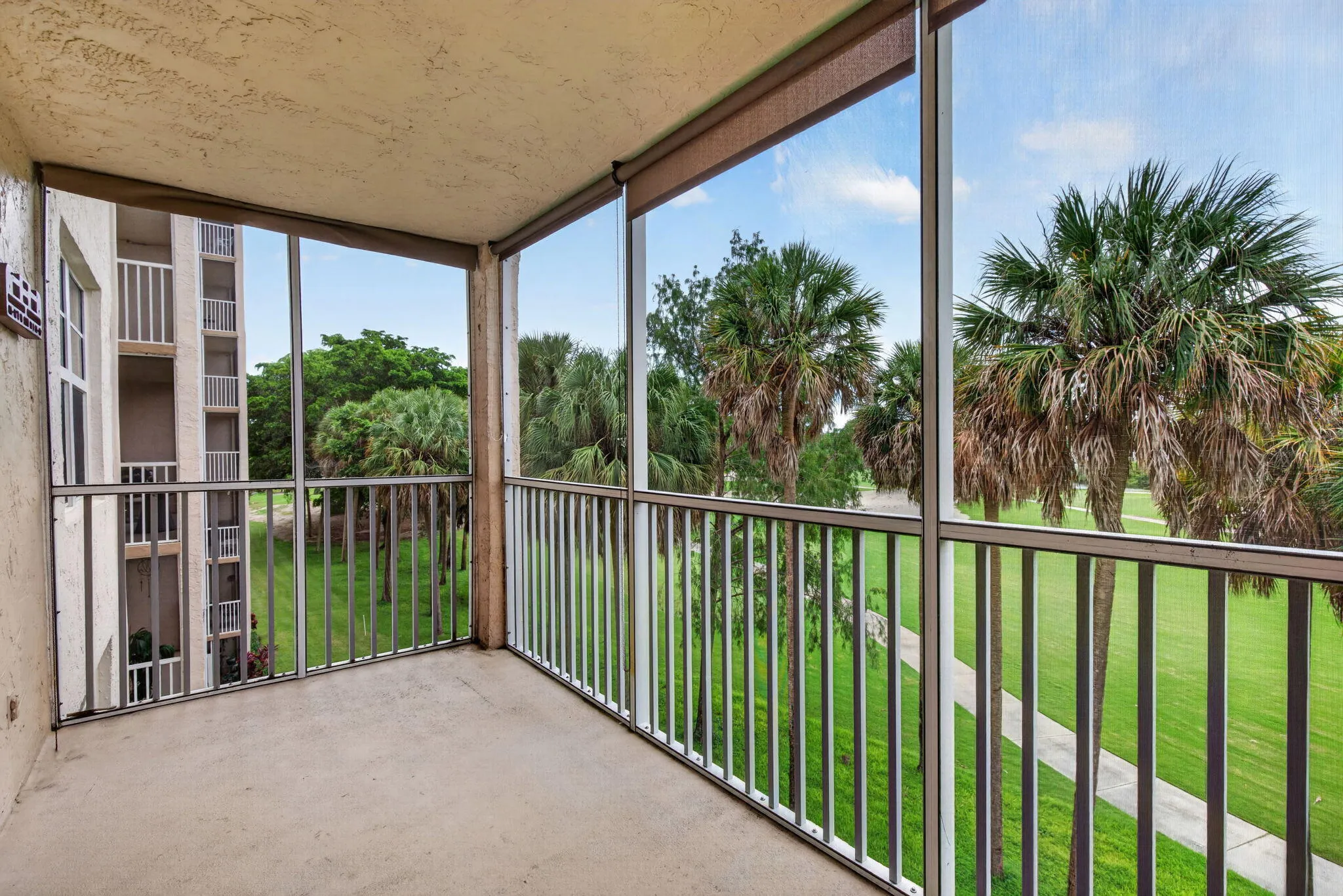 17 Screeened Patio with view of golf cou